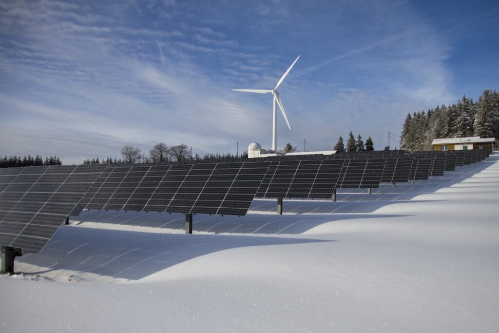 Placas solares y aerogenerador